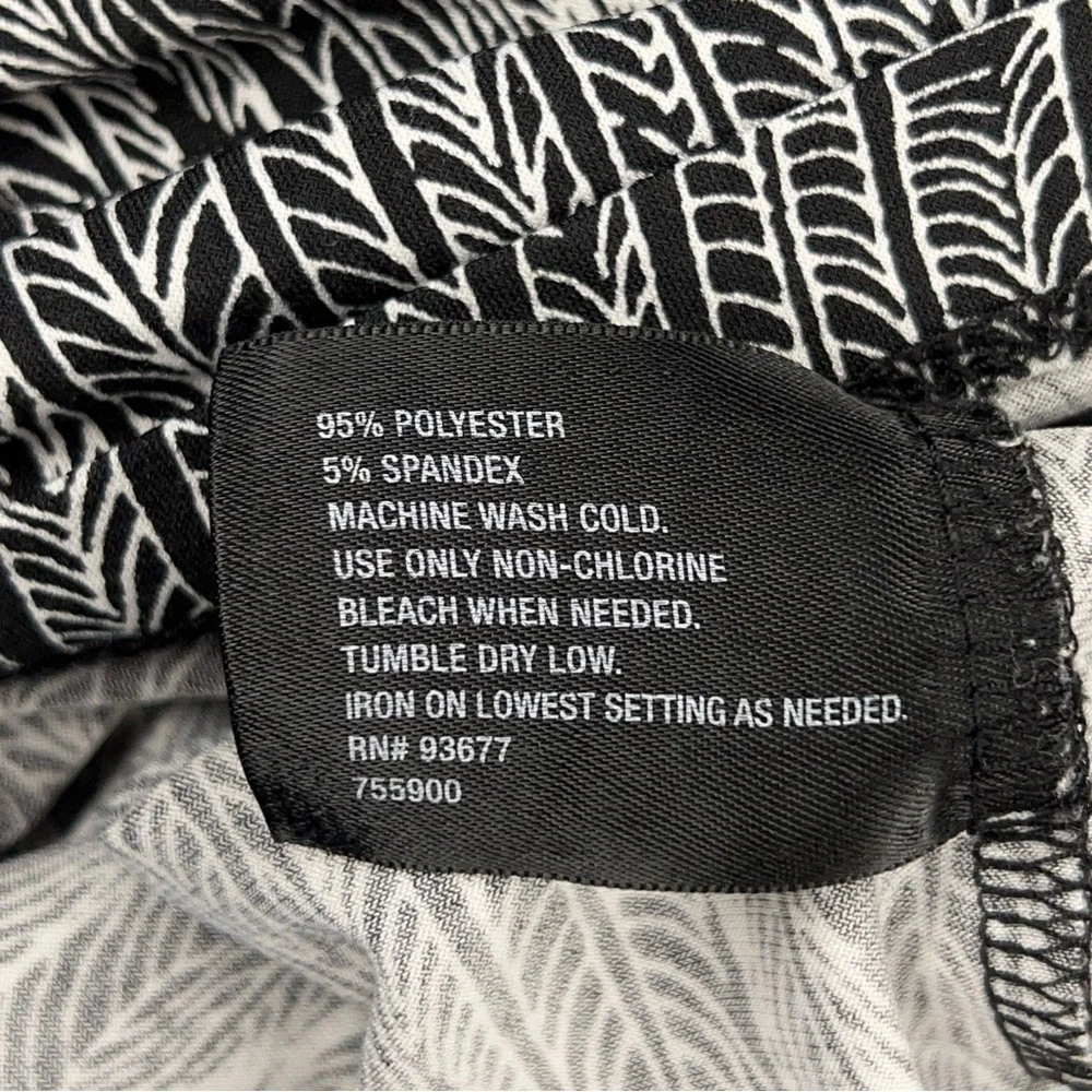 SMALL EAST 5th BLACK WHITE SHORT SLEEVE TOP FEATHER PRINT STRETCH